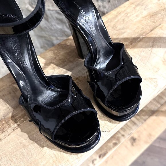 Alexander McQueen Black Patent Butterfly Ankle Strap Platform Sandals - Picture 10 of 13